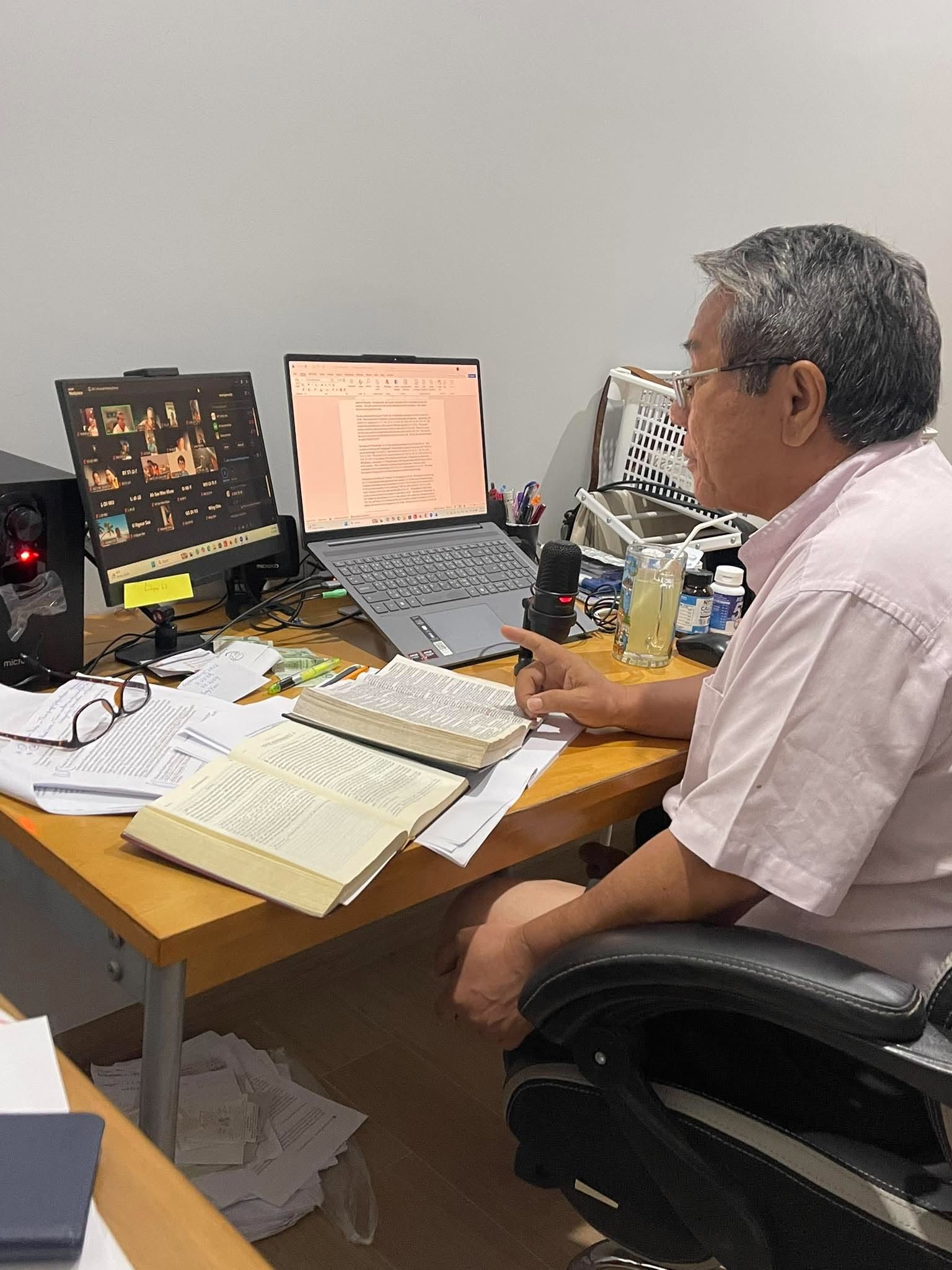Stephen teaching the Bible online